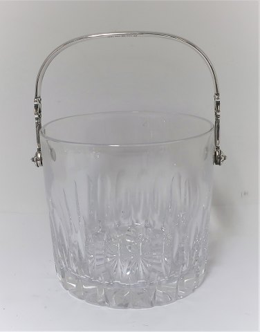 Georg Jensen. Sterling silver (925). Ice bucket with silver handle in Akorn 
pattern. Model 1137. Design Johan Rohde. Height of the bucket is 12 cm.