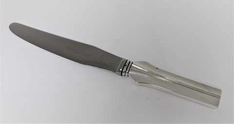 Georg Jensen. Silberbesteck (925). Elsinore. Menüemesser. Länge 22,5 cm. 
Produziert 1933-1945.