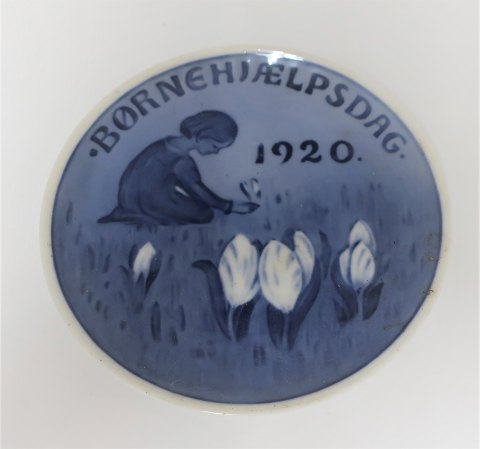 Königliches Kopenhagen. Kinderfürsorgesteller 1920. Durchmesser 12,5 cm. (1 
Wahl)
