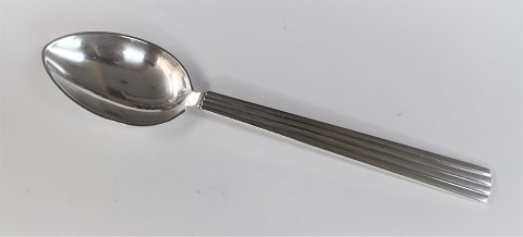 Georg Jensen. Bernadotte sølvbestik. Sterling (925). Dessertske. Længde 18,4  
cm.