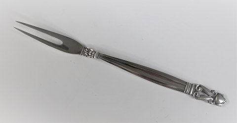 Georg Jensen. Sølv (925). Konge. Pålægsgaffel. Længde 16,6 cm.