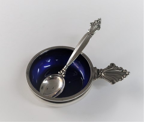 Georg Jensen. Acanthus, salt cellar with blue enamel, and salt spoon. Sterling (925).