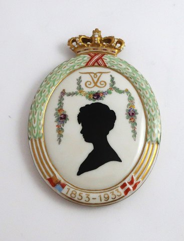 Königliches Kopenhagen. Silhouette-Platte. Prinzessin Thyra. Herzogin von 
Cumberland und Braunschweig. 1933. Höhe 12,6 cm. (1 Wahl)