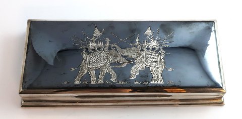 Thailand. Box aus Sterlingsilber (925). Länge 22 cm. Breite 9 cm. Höhe 37 mm.