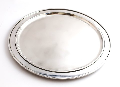 Georg Jensen. Bernadotte. Abdeckplatten aus Sterlingsilber (925). Modell 849B. 
Durchmesser 28cm.