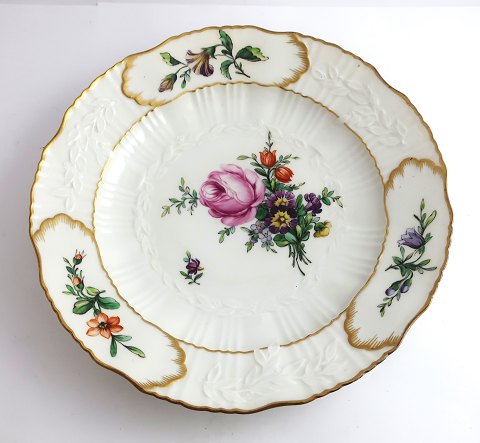 Königliches Kopenhagen. Sächsischer Blumen Menüeteller. Luxusausgabe. 
Durchmesser 23 cm. Modell 1355. (1 Wahl)