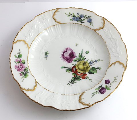 Royal Copenhagen. Saksisk blomst middagstallerken. Luksus udgave. Diameter 23 
cm. Model 1355. (1 sortering)