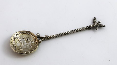 Silberlöffel mit Münze. Dänische IIII-Marke von 1711. Länge 13 cm.