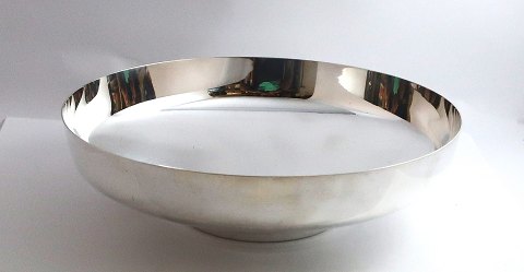 Georg Jensen. Stor sterling sølvskål (925). Henning Koppel. Model 1132A.
Diameter 28 cm. Højde 8 cm.