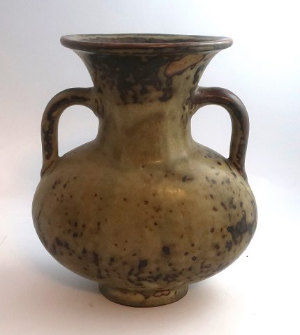 Königliches Kopenhagen. Steingut. Bode Willumsen. Vase. Modell 3220. Höhe 18,5 
cm. (1 Wahl)