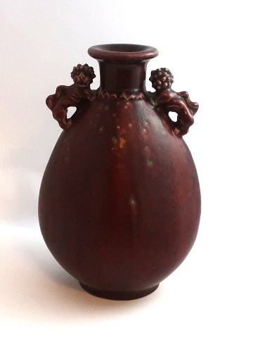 Royal Copenhagen. Stoneware. Vase with ox blood glaze. Model 20877. Bode 
Willumsen. Height 23 cm. (1 quality)