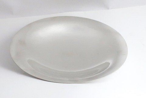 Georg Jensen. Schale aus Sterlingsilber auf kleinem Fuß (925). Modell 620E. 
Durchmesser 20 cm.