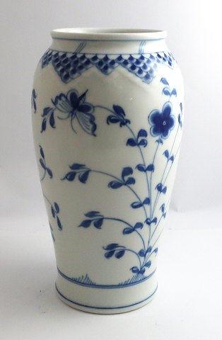 Bing & Grondahl. Butterfly, Dickens. Vase. Height 21.5 cm. (1 quality)