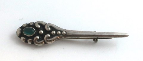 J. Svinth. Silver pin / brooch with green stone (830). Length 6 cm.