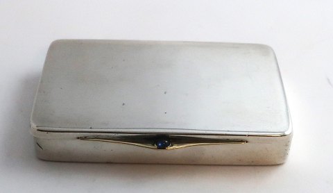 Silver box (900). Length 9.5 cm. Width 6 cm. Height 1.6 cm. Engraved: To my 
beloved Helena from your devoted Harald. Davos 1918 (Switzerland). Provenance; 
Sorgenfri Castle.