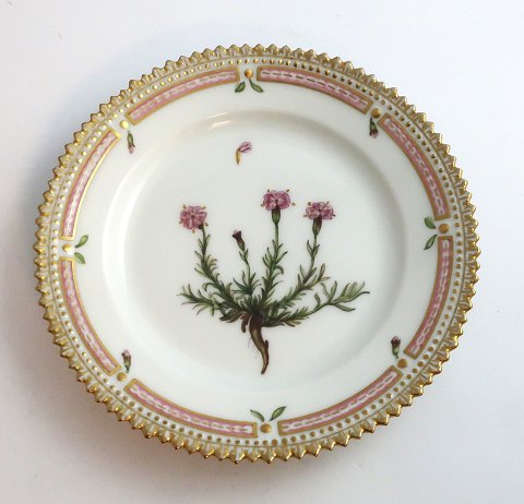 Royal Copenhagen, Flora Danica. Cake plate. Design # 3552. Diameter 14 cm. (1 
quality). Silene acaulis L