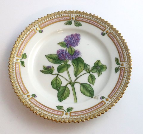 Royal Copenhagen, Flora Danica. Cake plate. Design # 3552. Diameter 14 cm. (1 
quality). Origanum vulgare L