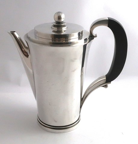 Georg Jensen. Pyramid. Sterling silver coffee pot (925). Model 600A. Design 
Harald Nielsen. Height 18.5 cm. Produced 1945-1977.