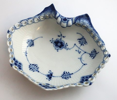 Royal Copenhagen. Blue fluted, full lace. Pickle dish. Model 1074. Width 19 cm. 
(1 quality)