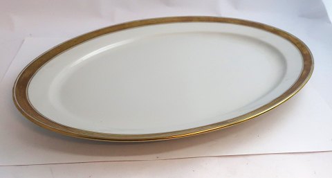 Royal Copenhagen. Porcelain no. 607. Oval serving dish. Model 607/9010. Length 
41.5 cm. (1 quality)