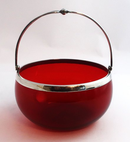 Svend Toxvärd. Sugar bowl with silver mounting and red glass (830). Diameter 10 
cm.