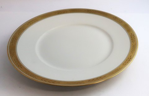 Royal Copenhagen. Porcelain no. 607. Dinner plate. Model 607/10519. Diameter 
25.5 cm. (1 quality)