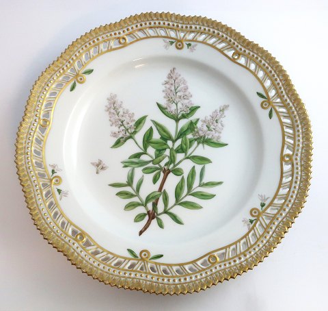 Royal Copenhagen. Flora Danica plate. Diameter 25 cm. (3553). (1 quality). 
Ligustrum vulgare L