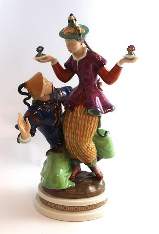 Royal Copenhagen. Porcelain figure. Chinese couple. Model 2162. Design Gerhard 
Henning. Height 33.5 cm. (1 quality)