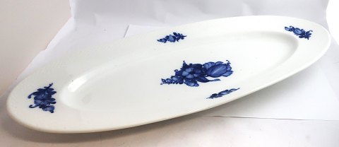 Royal Copenhagen. Blue flower. Large oblong fish dish. Model 8022. There are 
some metal stains from production. Produced before 1923. (1 quality)