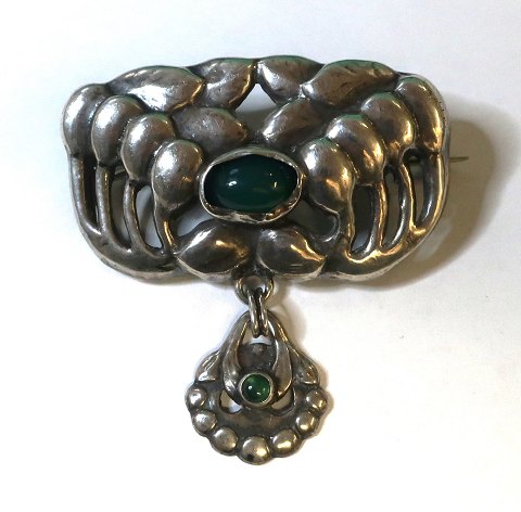 Bernhard Hertz. Jugend silver brooch with green stones (826). Length 5 cm.