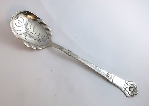 Cohr. Anemone. Silver cutlery (830). Strawberry spoon. Length 27 cm. Produced 
1917.