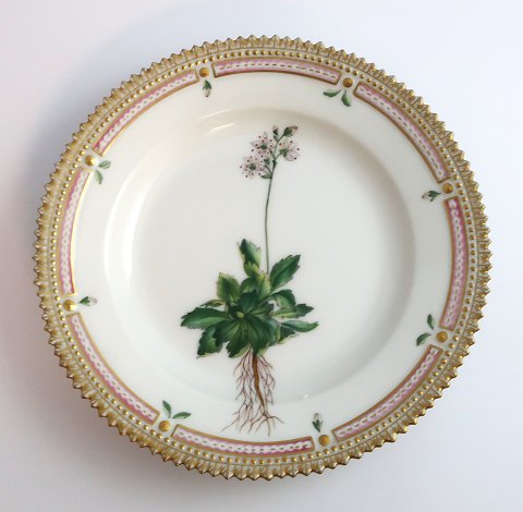 Royal Copenhagen, Flora Danica. Cake plate. Design # 3551. Diameter 17 cm. (1 
quality). Saxifraga stellaris L