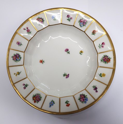 Royal Copenhagen. Henriette. Deep plate. Model 444-8546. Diameter 25.5 cm. (1 
quality).