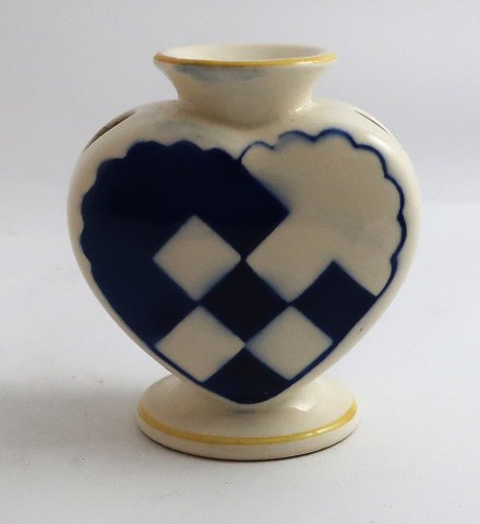 Aluminia heart blue. Height 7.5 cm.