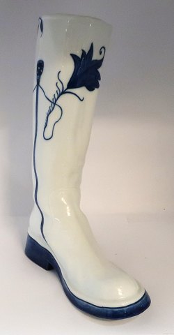 Royal Copenhagen. Large porcelain boot with blue Megamalet. Height 36 cm. The white gold 2003.