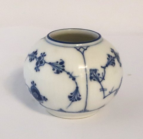 Royal Copenhagen. Blue fluted, plain. Small vase. Model 498. Height 5.5 cm. (1 quality). Produced before 1923