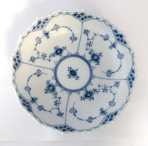 Royal Copenhagen. Blue fluted, full lace. Round bowl. Model 577 (1018). Height 6 cm. Diameter 21 cm. (2 quality)