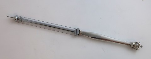 Danish Krone. Cheese cutter with sterling silver handle. Length 26 cm.