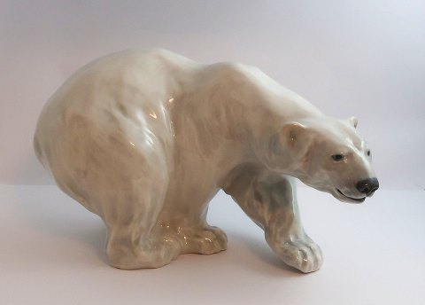 Royal Copenhagen. Porcelain figurine. Standing Polar Bear. Model 1137. Length 27 cm. (1 quality)