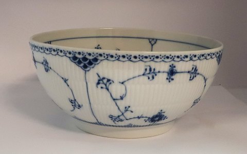 Royal Copenhagen. Blue fluted, half lace. Large salad bowl. Model 631. Diameter 24 cm. Height 11 cm. (3 quality).