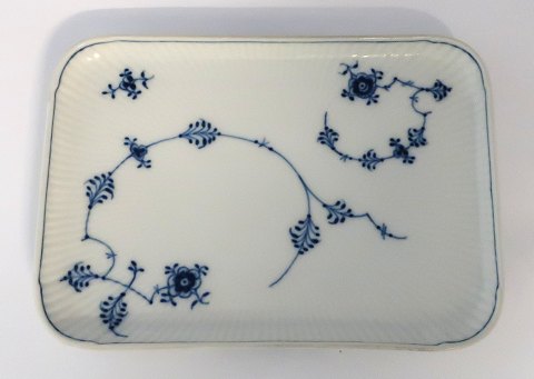 Royal Copenhagen. Blue fluted, plain. Square dish. Model 101/2317. Length 22 cm. Width 15 cm. (3 quality).