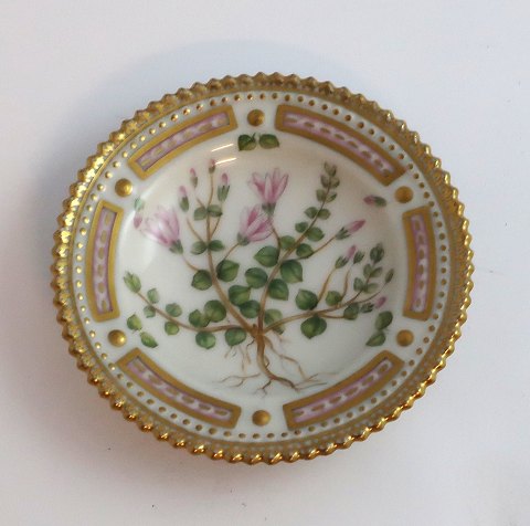 Royal Copenhagen, Flora Danica. Butter dish. Design #3501. Diameter 7.5 cm. (1 quality).