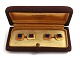 Italian gold cufflinks in 18K with lapis lazuli. Measurements: square approx. 1 
cm.