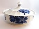 Royal Copenhagen. Blue flower. Round lidded dish. Model 8535. Diameter 22 cm. 
Produced before 1923. (1 quality)