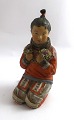 Royal Copenhagen. Figur eines grönländischen Mädchens. Modell 12415. Höhe 14,5 
cm. (1 Wahl)