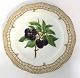 Royal Copenhagen Flora Danica, fruit plate. Lunch plate with open-work border. Design # 429/3554. Diameter 23 cm. (1 quality).