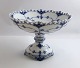 Royal Copenhagen. Blue fluted, full lace. Cake bowl on foot. Model 1020. Height 14.5 cm. Diameter 20.5 cm. Produced before 1923. (1 quality)