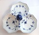 Royal Copenhagen. Blue fluted, plain. Cabarat dish, three-part. Model 18. Diameter 33 cm. Inherent firing defect and possibly small grinding See photo 4. Produced before 1923. (2nd grade)